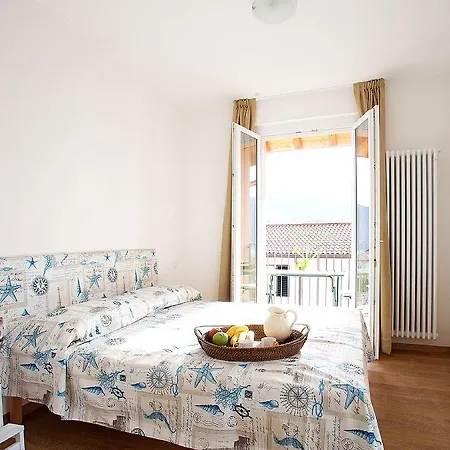 Regina Grande Terrace Apartment Lenno